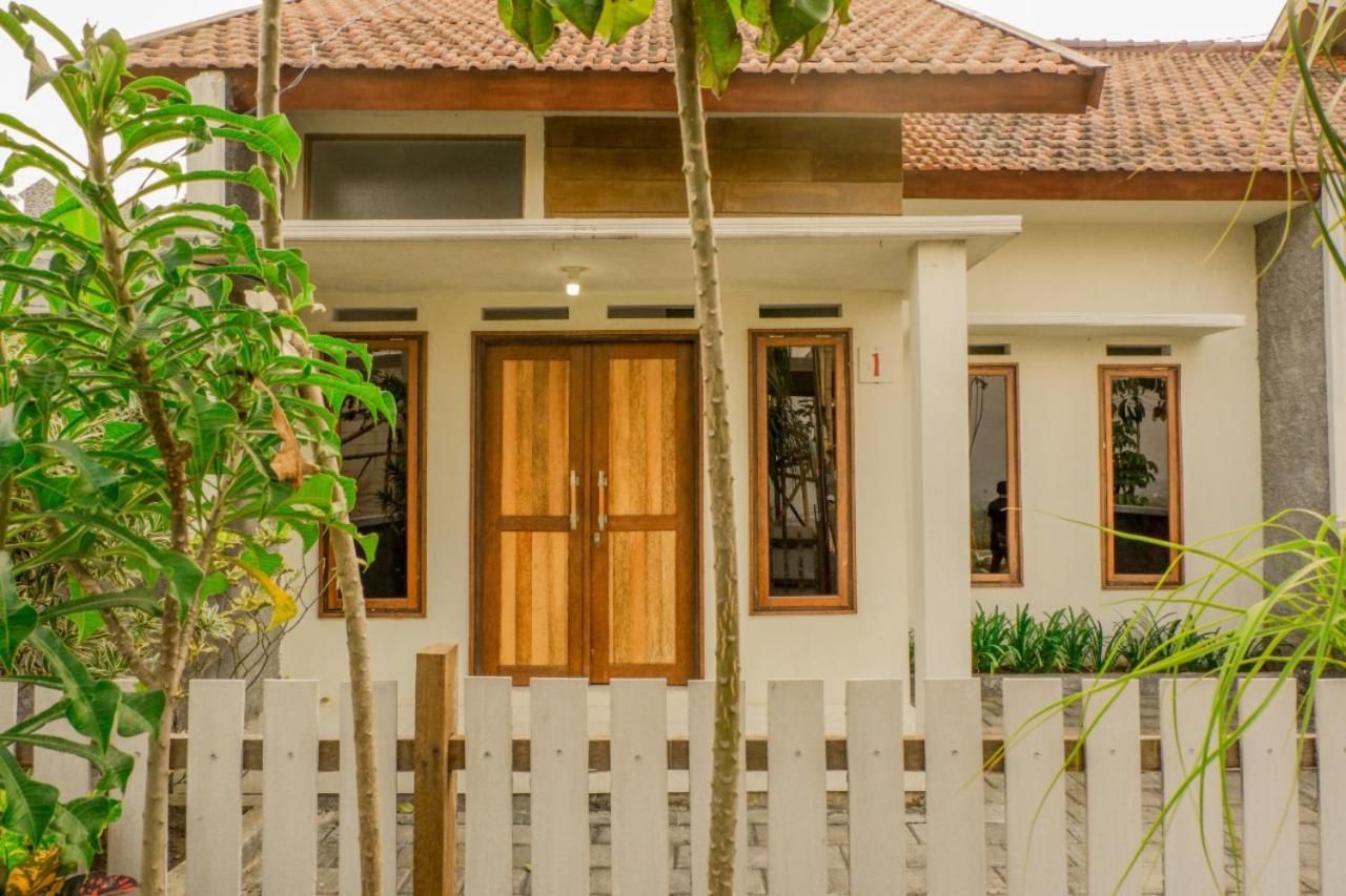 Amina Hill View Villa Malang By Ecommerceloka Экстерьер фото