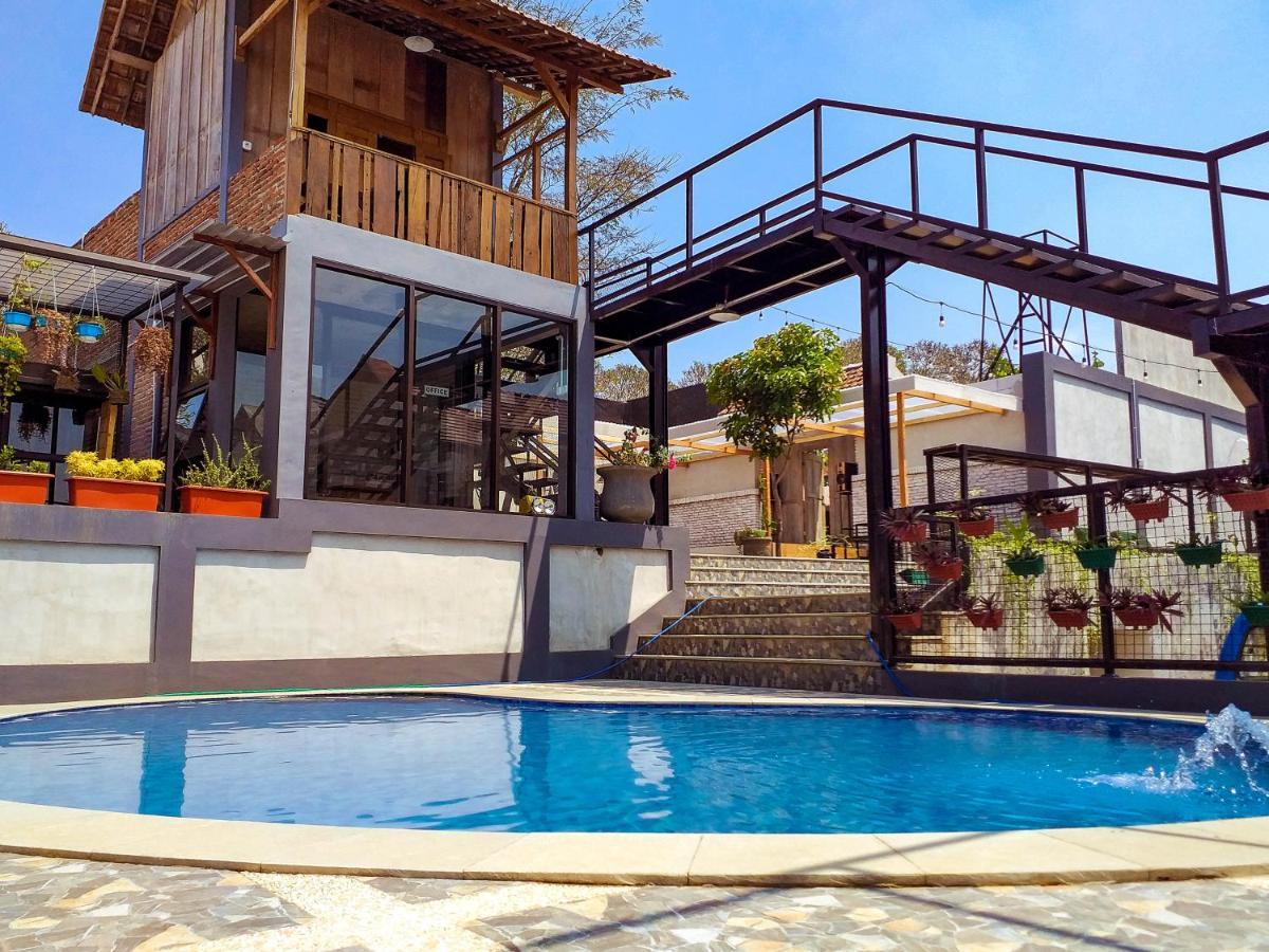 Amina Hill View Villa Malang By Ecommerceloka Экстерьер фото