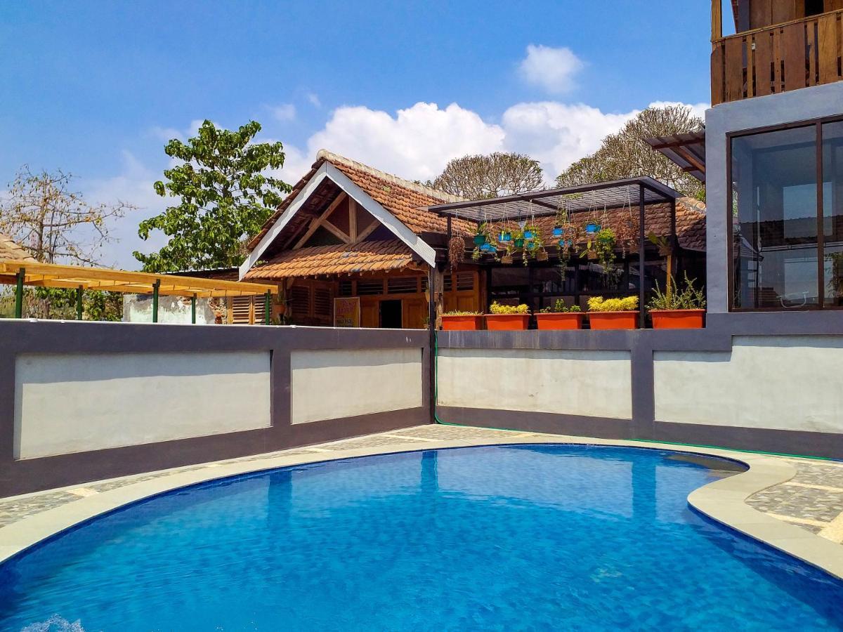 Amina Hill View Villa Malang By Ecommerceloka Экстерьер фото