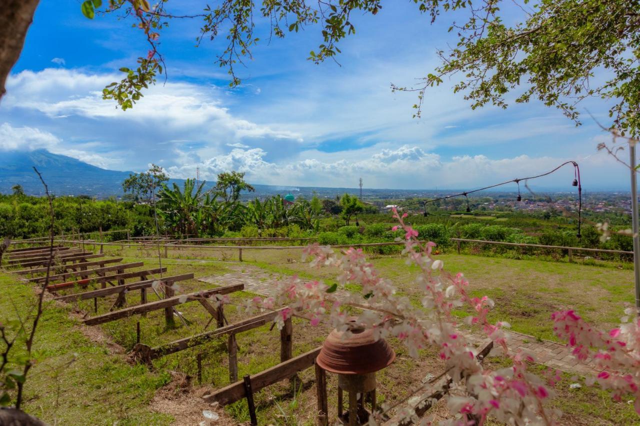 Amina Hill View Villa Malang By Ecommerceloka Экстерьер фото